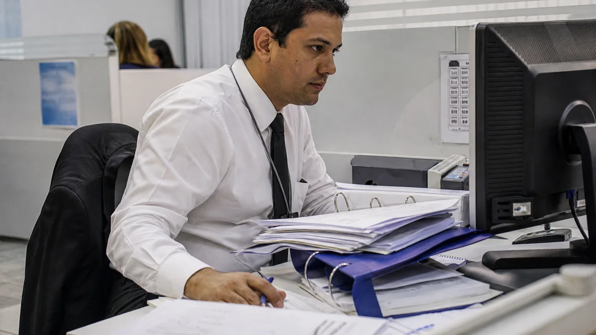 Descaracterização de Cargo de Confiança do Bancário e Horas Extras
